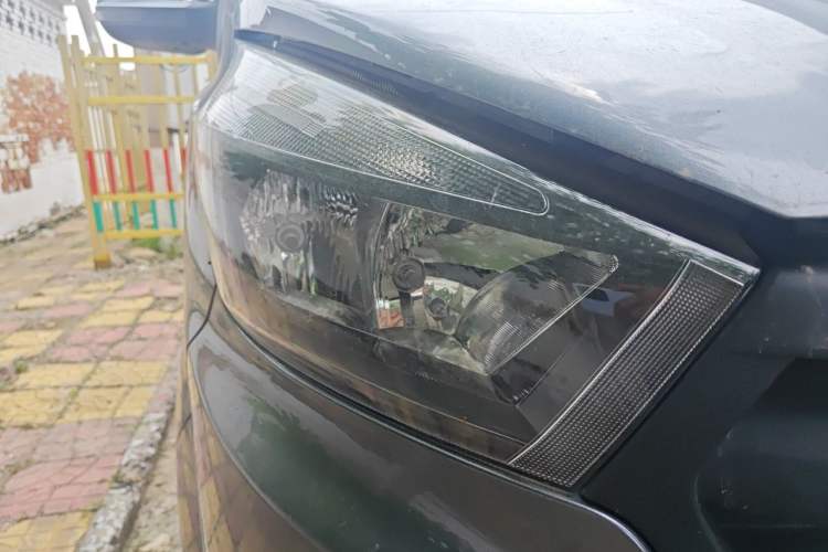 Used Jinbei Gold Hiace 2023 1.6L Box Van Engineering Lion 2-Seater Right Front Headlight