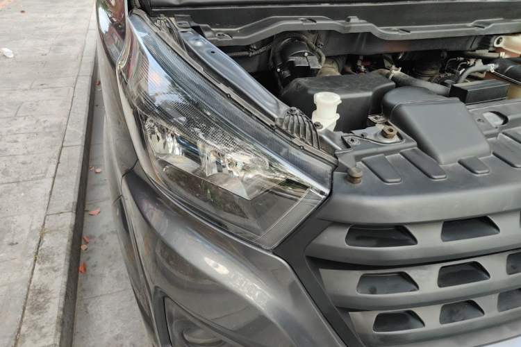 Used Jinbei Gold Hiace 2023 2.0L Passenger Van Travel Lion 5/6/7 Seater Right Front Headlight