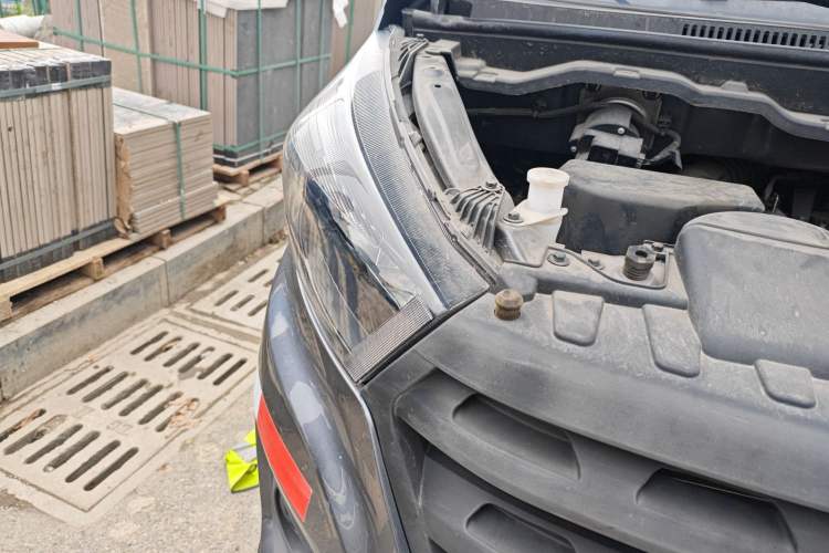 Used Jinbei Gold Hiace 2023 1.5L Passenger Vehicle Engineering Lion 5/6/7 Seater Right Front Headlight
