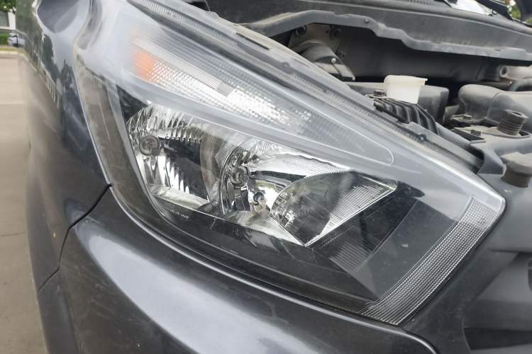Used Jinbei Gold Hiace 2023 1.5L Passenger Vehicle Engineering Lion 5/6/7 Seater Right Front Headlight