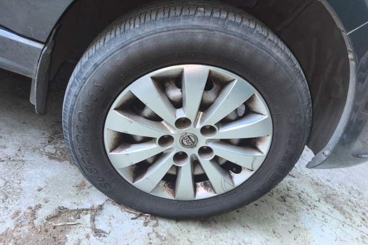 Used Jinbei Gold Hiace 2023 1.5L Passenger Vehicle Engineering Lion 5/6/7 Seater Right Front Wheel Hub