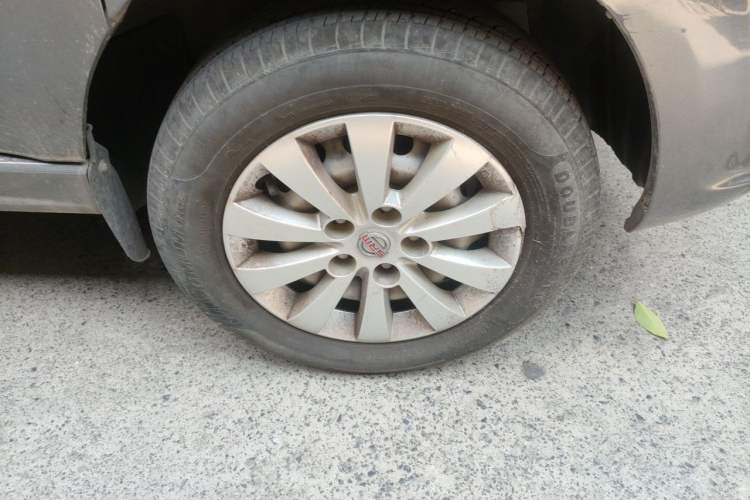 Used Jinbei Gold Hiace 2023 1.5L Passenger Vehicle Engineering Lion 5/6/7 Seater Right Front Wheel Hub