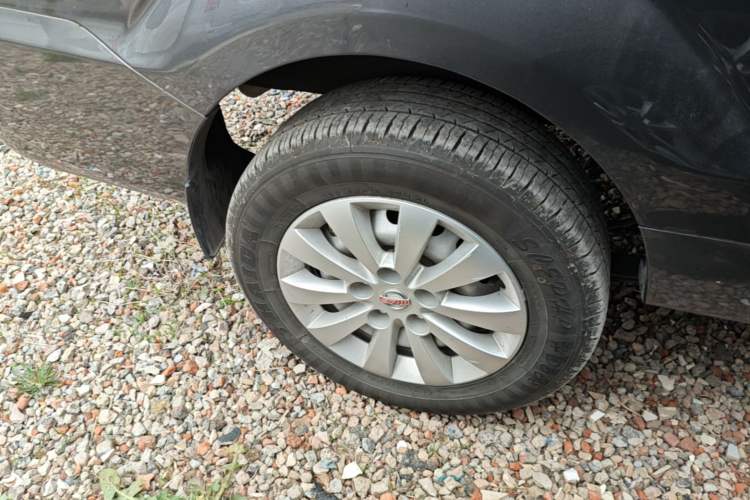 Used Jinbei Gold Hiace 2023 1.5L Passenger Vehicle Engineering Lion 9 Seats Right Rear Wheel Hub