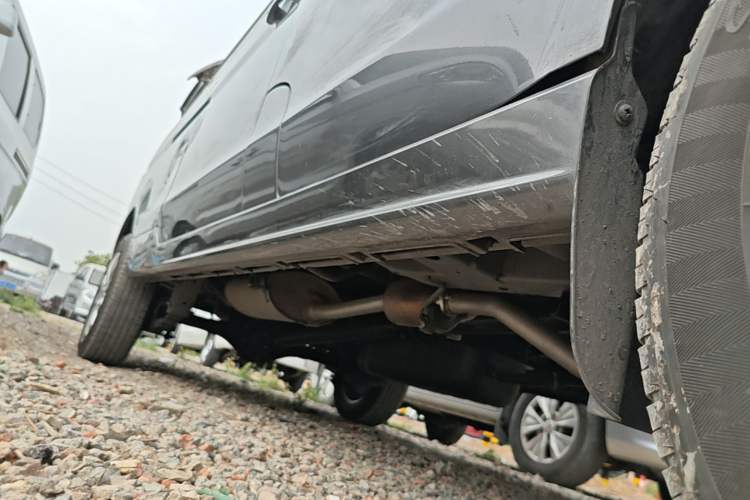 Used Jinbei Gold Hiace 2023 1.5L Passenger Vehicle Engineering Lion 9 Seats Right Side Sill