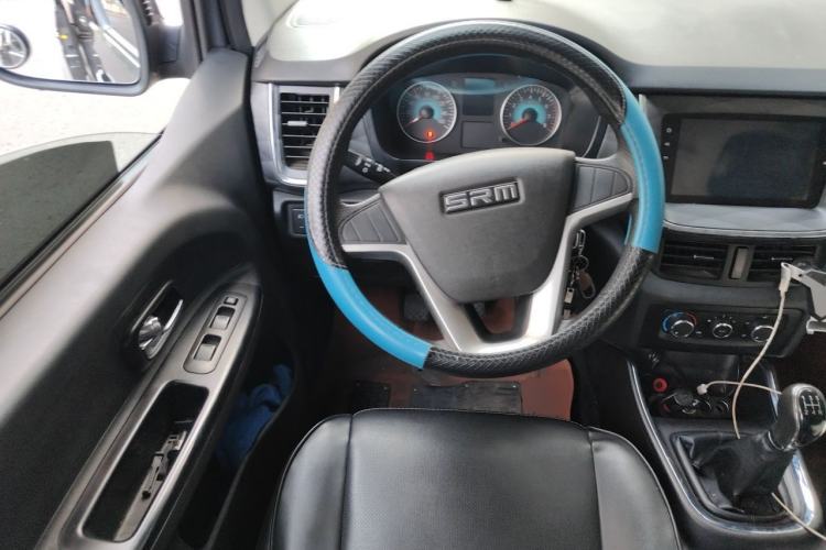 Used Jinbei Gold Hiace 2023 2.0L Passenger Van Travel Lion 5/6/7 Seater Steering Wheel