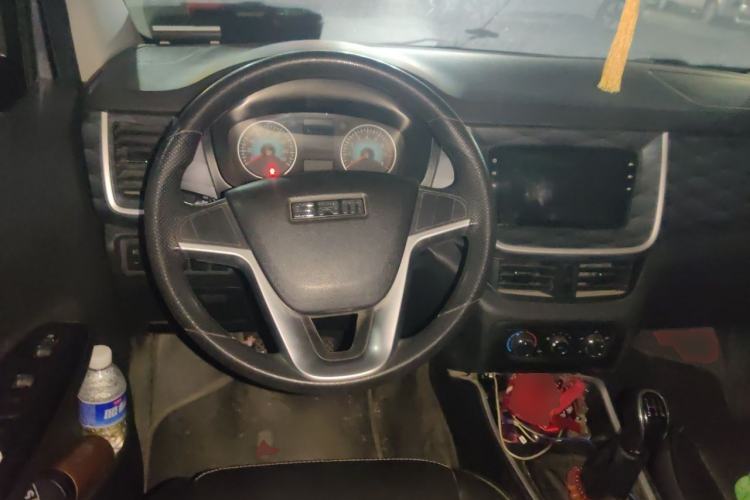 Used Jinbei Gold Hiace 2023 1.5L Passenger Van Travel Lion 5/6/7-Seater with Central Air Conditioning Steering Wheel