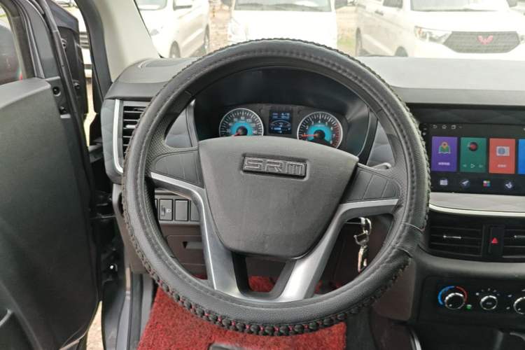 Used Jinbei Gold Hiace 2023 1.5L Passenger Vehicle Engineering Lion 9 Seats Steering Wheel