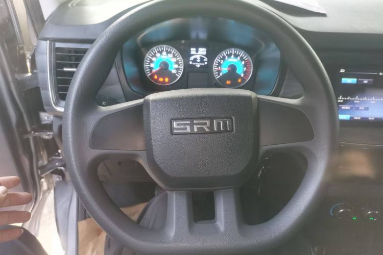 Used Jinbei Gold Hiace 2023 2.0L Passenger Van Travel Lion 5/6/7 Seater Steering Wheel