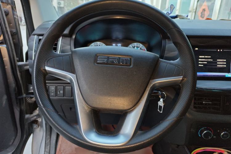 Used Jinbei Gold Hiace 2023 2.0L Passenger Van Travel Lion 5/6/7 Seater Steering Wheel