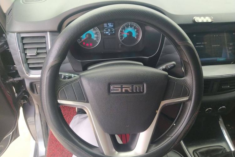 Used Jinbei Gold Hiace 2023 1.5L Passenger Van Travel Lion 5/6/7-Seater with Central Air Conditioning Steering Wheel