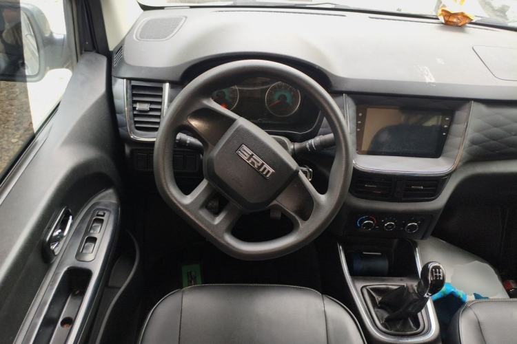 Used Jinbei Gold Hiace 2023 2.0L Passenger Van Travel Lion 5/6/7 Seater Steering Wheel