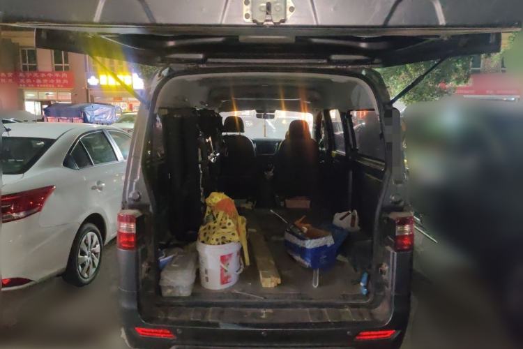 Used Jinbei Gold Hiace 2023 1.5L Passenger Van Travel Lion 5/6/7-Seater with Central Air Conditioning Trunk
