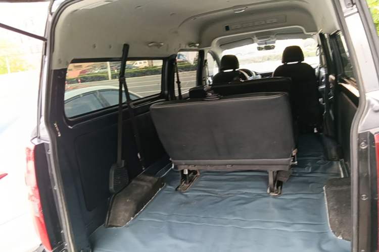 Used Jinbei Gold Hiace 2023 1.5L Passenger Van Travel Lion 5/6/7-Seater with Central Air Conditioning Trunk