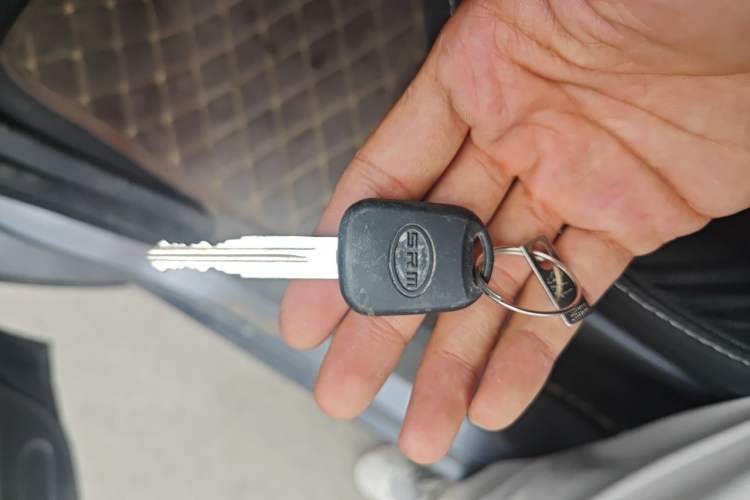 Used Jinbei Gold Hiace 2023 1.6L Box Van Engineering Lion 2-Seater Vehicle Key