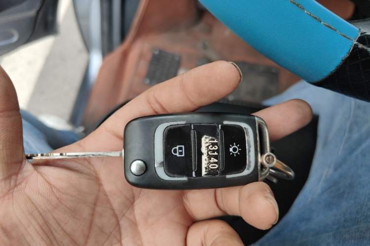 Used Jinbei Gold Hiace 2023 2.0L Passenger Van Travel Lion 5/6/7 Seater Vehicle Key