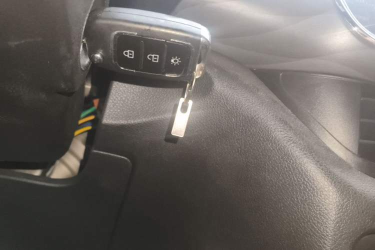 Used Jinbei Gold Hiace 2023 2.0L Easy Camping Van – Magic Box Edition 5 Seats Vehicle Key