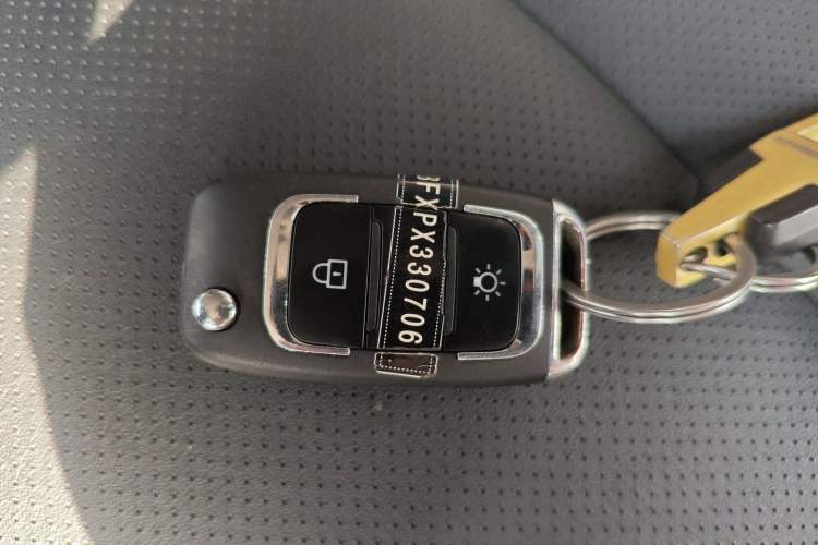 Used Jinbei Gold Hiace 2023 1.5L Passenger Vehicle Engineering Lion 5/6/7 Seater Vehicle Key