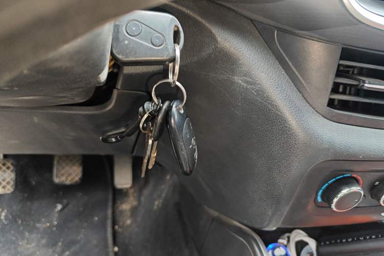 Used Jinbei Gold Hiace 2023 1.5L Passenger Vehicle Engineering Lion 5/6/7 Seater Vehicle Key