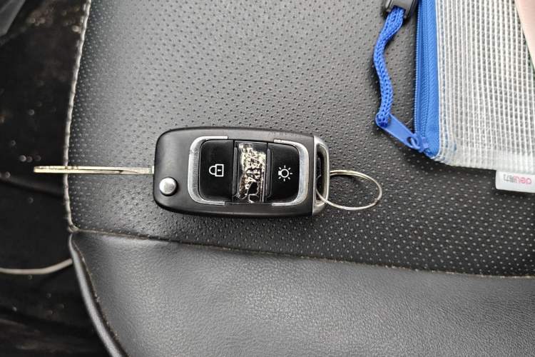 Used Jinbei Gold Hiace 2023 1.5L Passenger Van Travel Lion 9-Seater with Central Air Conditioning Vehicle Key