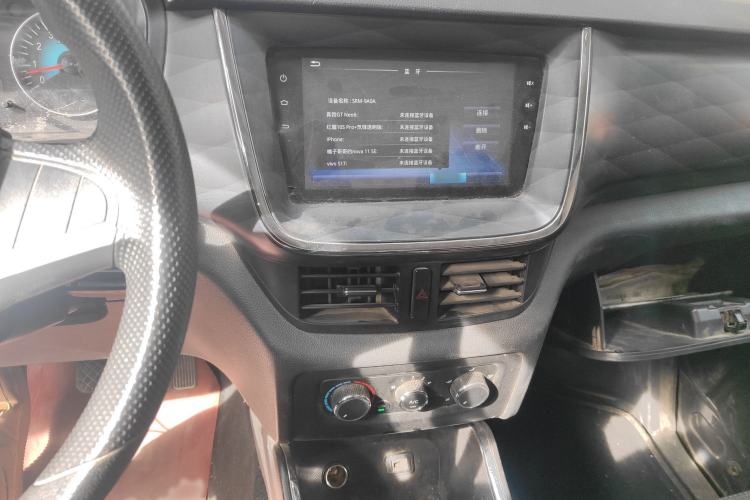 Used Jinbei Gold Hiace 2023 2.0L Passenger Van Travel Lion 5/6/7 Seater Audio And AC Panel