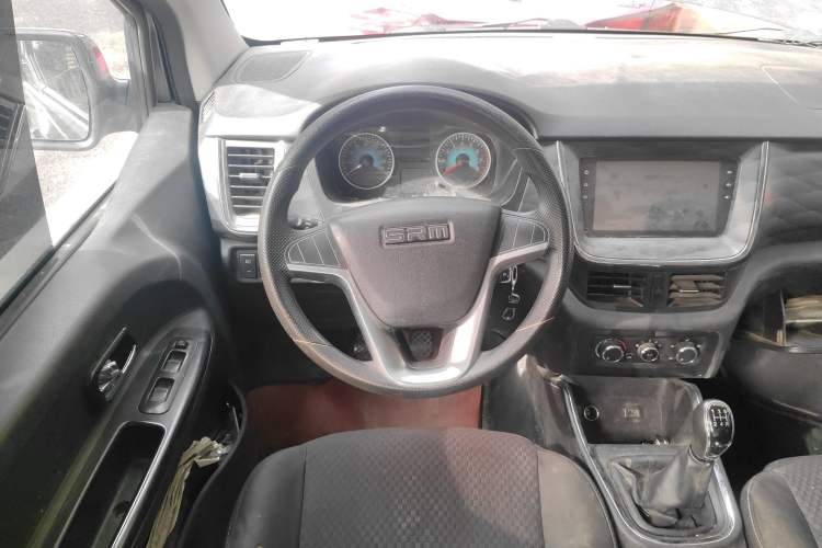 Used Jinbei Gold Hiace 2023 2.0L Passenger Van Travel Lion 5/6/7 Seater Steering Wheel