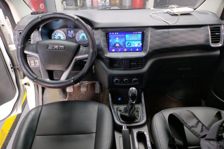 Used Jinbei Gold Hiace 2023 1.5L Passenger Vehicle Engineering Lion 5/6/7 Seater Center Console