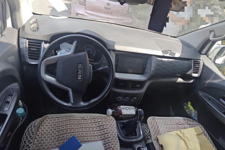 Used Jinbei Gold Hiace 2023 2.0L Passenger Van Engineering Lion 5/6/7 Seats Center Console