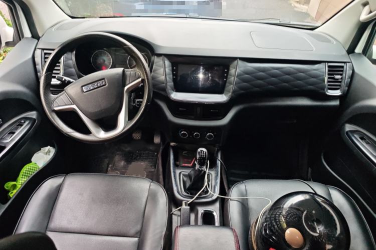 Used Jinbei Gold Hiace 2023 1.5L Passenger Van Travel Lion 5/6/7-Seater with Central Air Conditioning Center Console