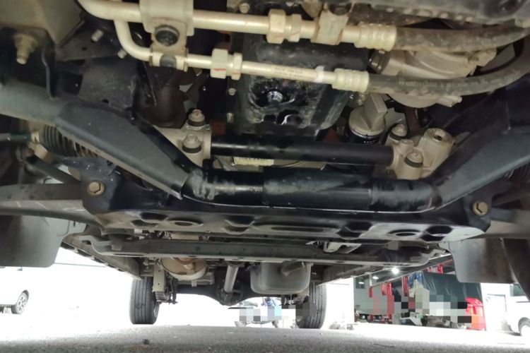 Used Jinbei Gold Hiace 2023 1.5L Passenger Vehicle Engineering Lion 5/6/7 Seater Chassis Front