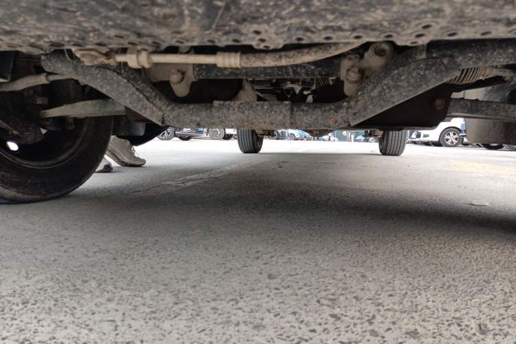 Used Jinbei Gold Hiace 2023 1.5L Passenger Vehicle Engineering Lion 5/6/7 Seater Chassis Front