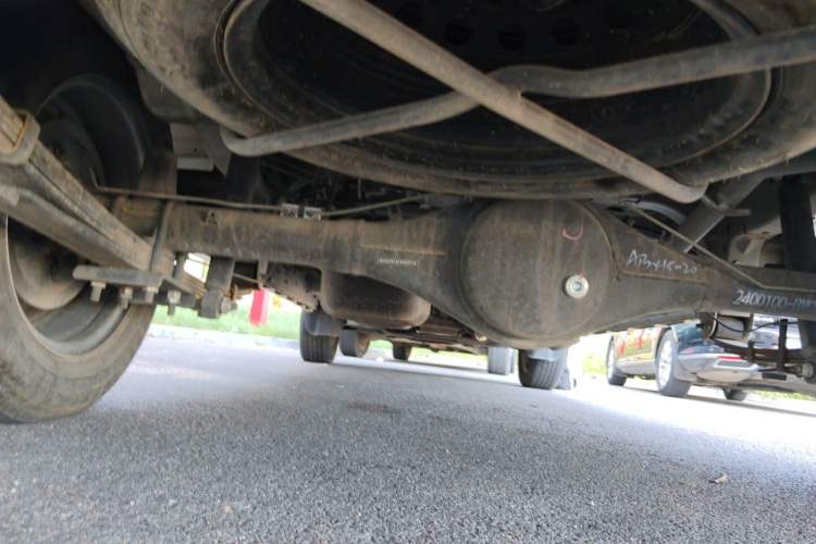 Used Jinbei Gold Hiace 2023 1.5L Passenger Vehicle Engineering Lion 5/6/7 Seater Chassis Rear