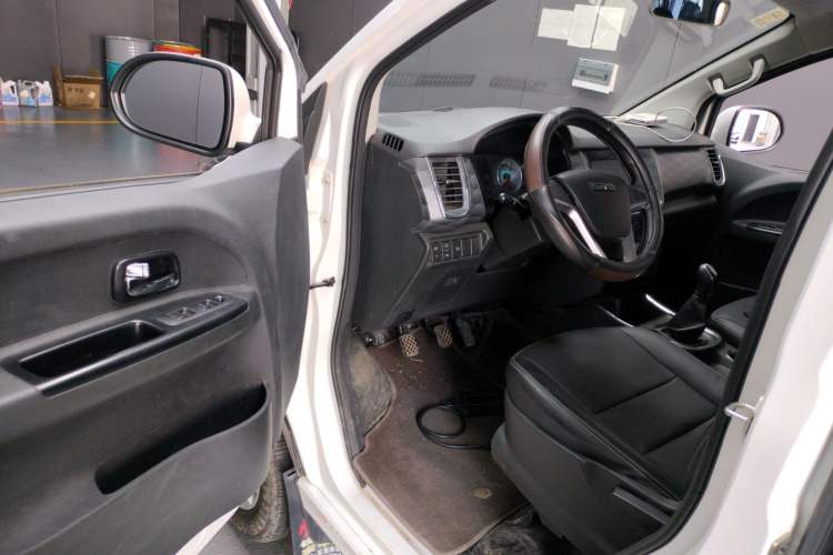 Used Jinbei Gold Hiace 2023 1.5L Passenger Vehicle Engineering Lion 5/6/7 Seater Driver Seat