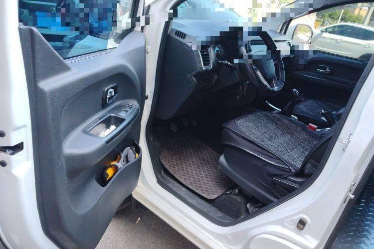 Used Jinbei Gold Hiace 2023 1.5L Passenger Vehicle Engineering Lion 5/6/7 Seater Driver Seat
