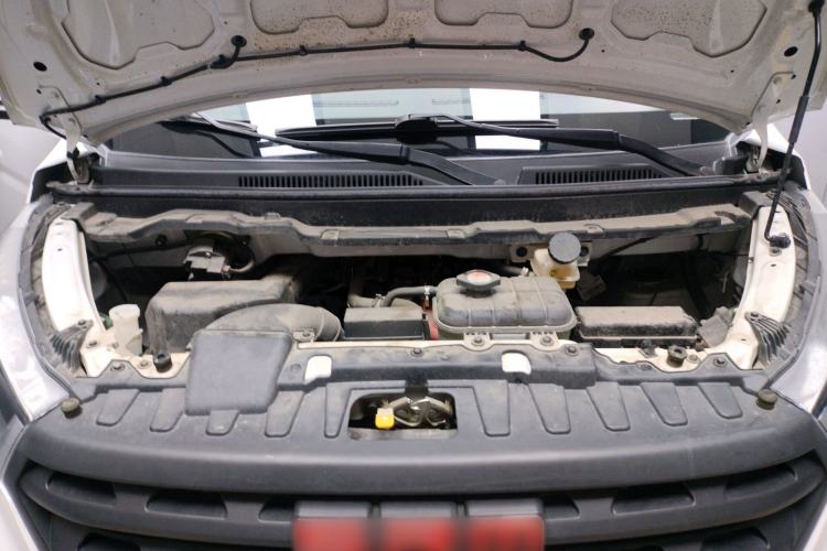 Used Jinbei Gold Hiace 2023 1.5L Passenger Vehicle Engineering Lion 5/6/7 Seater Engine Bay