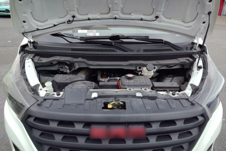 Used Jinbei Gold Hiace 2023 1.5L Passenger Vehicle Engineering Lion 5/6/7 Seater Engine Bay