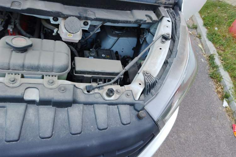Used Jinbei Gold Hiace 2023 1.5L Passenger Vehicle Engineering Lion 5/6/7 Seater Engine Bay Left