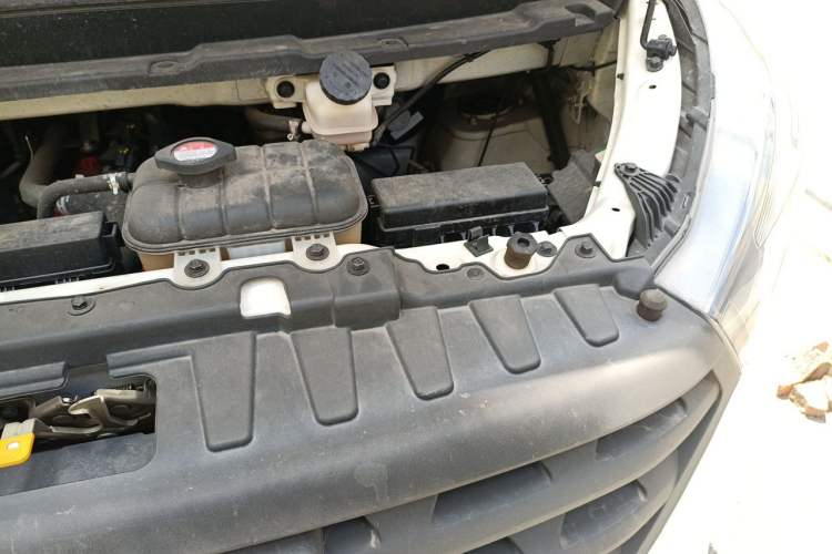 Used Jinbei Gold Hiace  Engine Bay Left