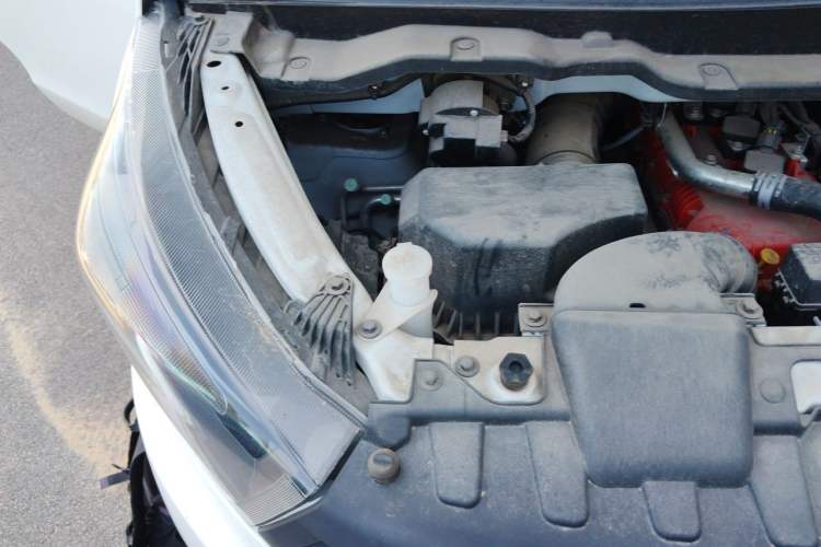 Used Jinbei Gold Hiace 2023 1.5L Passenger Vehicle Engineering Lion 5/6/7 Seater Engine Bay Right