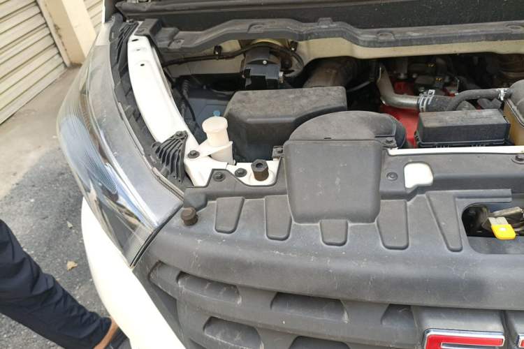 Used Jinbei Gold Hiace  Engine Bay Right