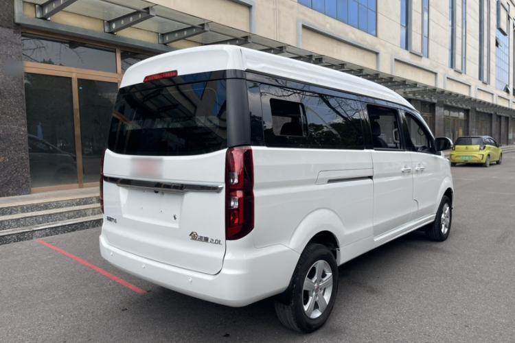 Used Jinbei Gold Hiace 2023 1.5L Passenger Van Travel Lion 9-Seater with Central Air Conditioning Exterior 2