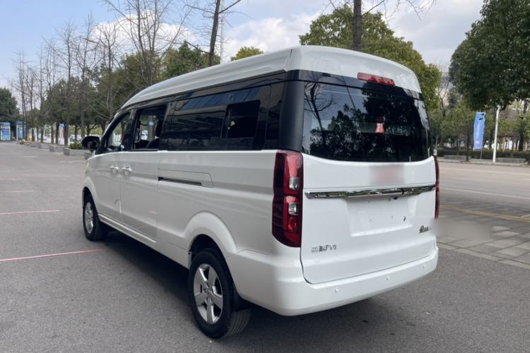 Used Jinbei Gold Hiace 2023 1.5L Passenger Van Travel Lion 9-Seater with Central Air Conditioning Exterior 6