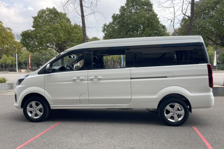Used Jinbei Gold Hiace 2023 1.5L Passenger Van Travel Lion 9-Seater with Central Air Conditioning Exterior 7