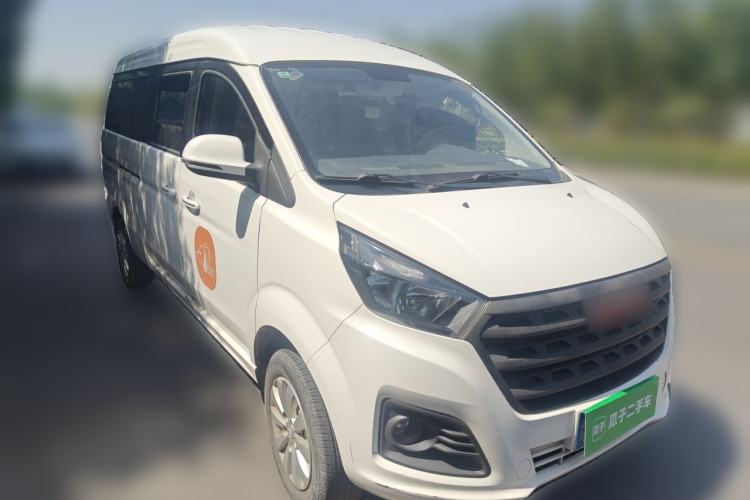Used Jinbei Gold Hiace 2023 2.0L Passenger Van Engineering Lion 5/6/7 Seats Front Right 45 Deg
