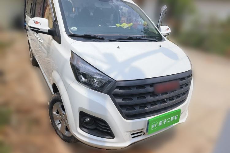Used Jinbei Gold Hiace 2023 1.5L Passenger Van Travel Lion 5/6/7-Seater with Central Air Conditioning Front Right 45 Deg