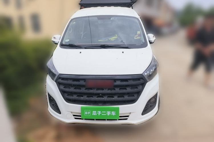 Used Jinbei Gold Hiace 2023 1.5L Passenger Van Travel Lion 5/6/7-Seater with Central Air Conditioning Front