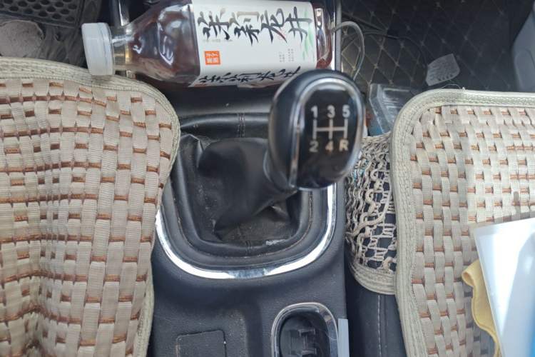 Used Jinbei Gold Hiace 2023 2.0L Passenger Van Engineering Lion 5/6/7 Seats Gear Lever