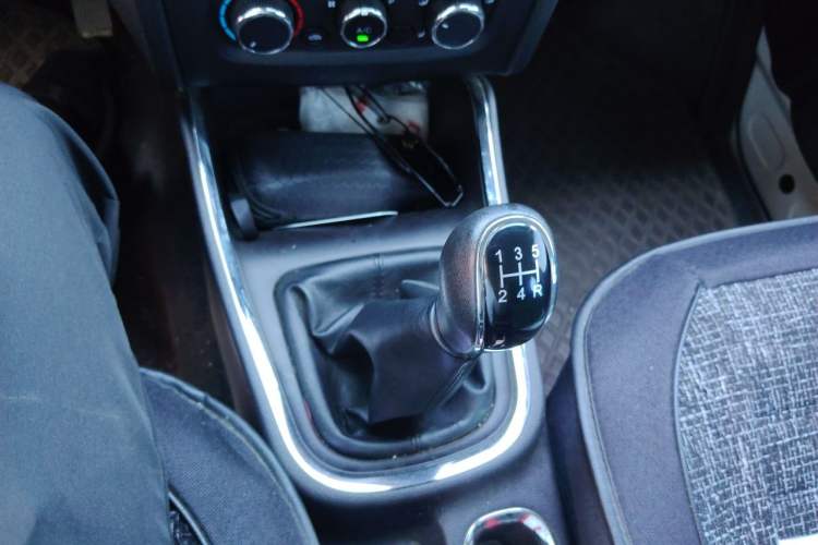 Used Jinbei Gold Hiace 2023 1.5L Passenger Vehicle Engineering Lion 5/6/7 Seater Gear Lever