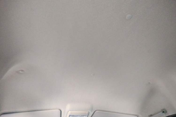 Used Jinbei Gold Hiace 2023 1.5L Passenger Vehicle Engineering Lion 5/6/7 Seater Headliner