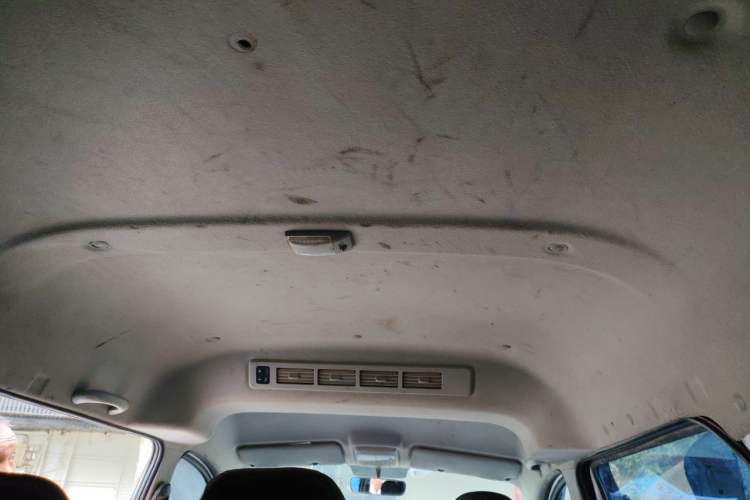 Used Jinbei Gold Hiace 2023 1.5L Passenger Van Travel Lion 9-Seater with Central Air Conditioning Headliner