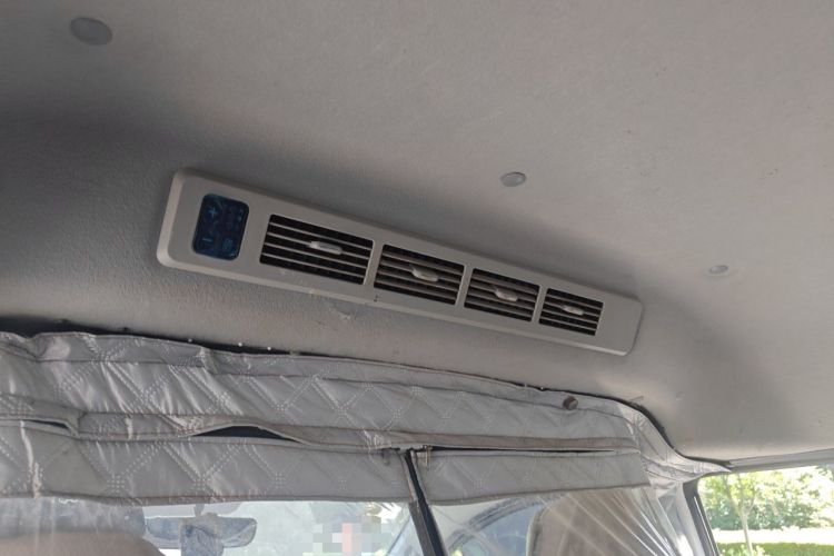 Used Jinbei Gold Hiace 2023 2.0L Passenger Van Engineering Lion 5/6/7 Seats Headliner